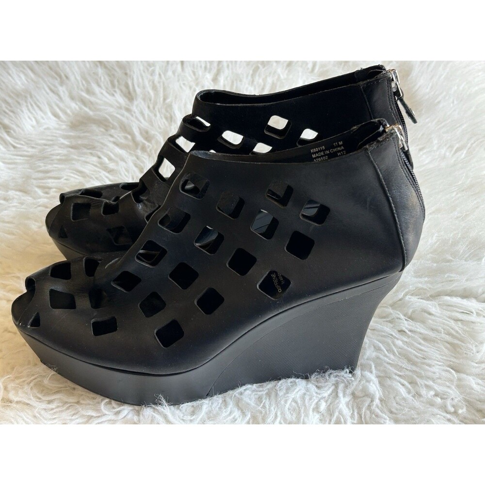 Rockport Women’s Size 11 Black Leather Wedge Chunky Cut Out Sandals